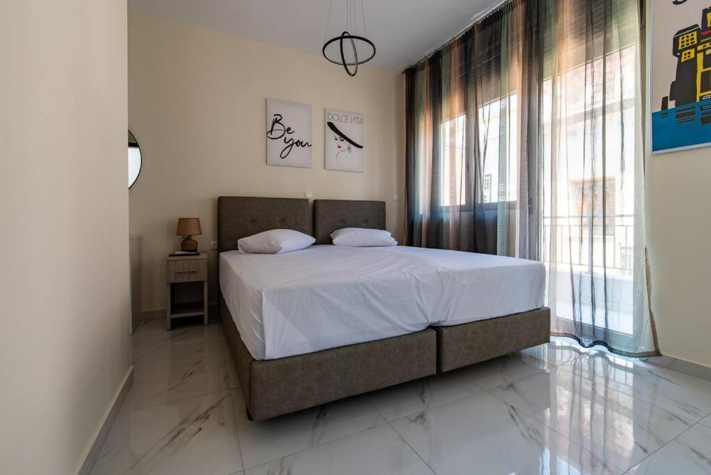Ferienwohnung Plaka Rafaela Elegant Urban Retreat In Athens Historic Heart Exterior foto