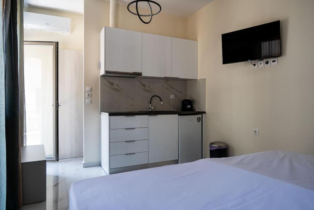 Ferienwohnung Plaka Rafaela Elegant Urban Retreat In Athens Historic Heart Exterior foto