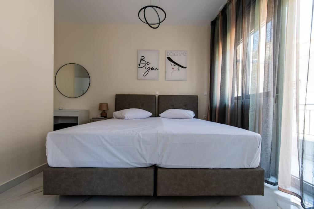 Ferienwohnung Plaka Rafaela Elegant Urban Retreat In Athens Historic Heart Exterior foto