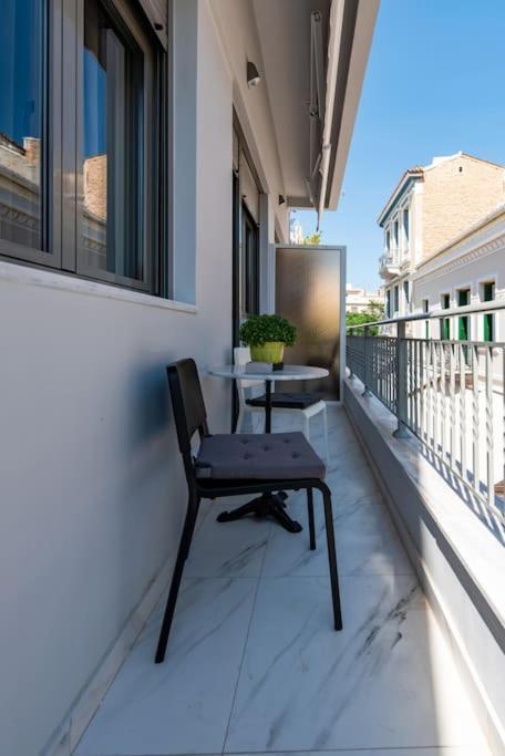 Ferienwohnung Plaka Rafaela Elegant Urban Retreat In Athens Historic Heart Exterior foto