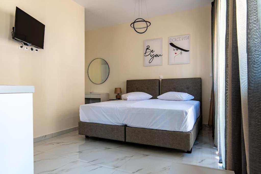 Ferienwohnung Plaka Rafaela Elegant Urban Retreat In Athens Historic Heart Exterior foto